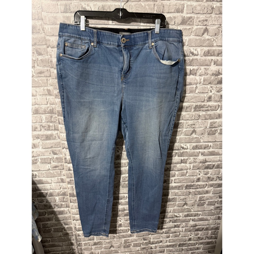 Torrid Bombshell Skinny Jeans Womens 22R Medium Wash Premium Stretch Denim